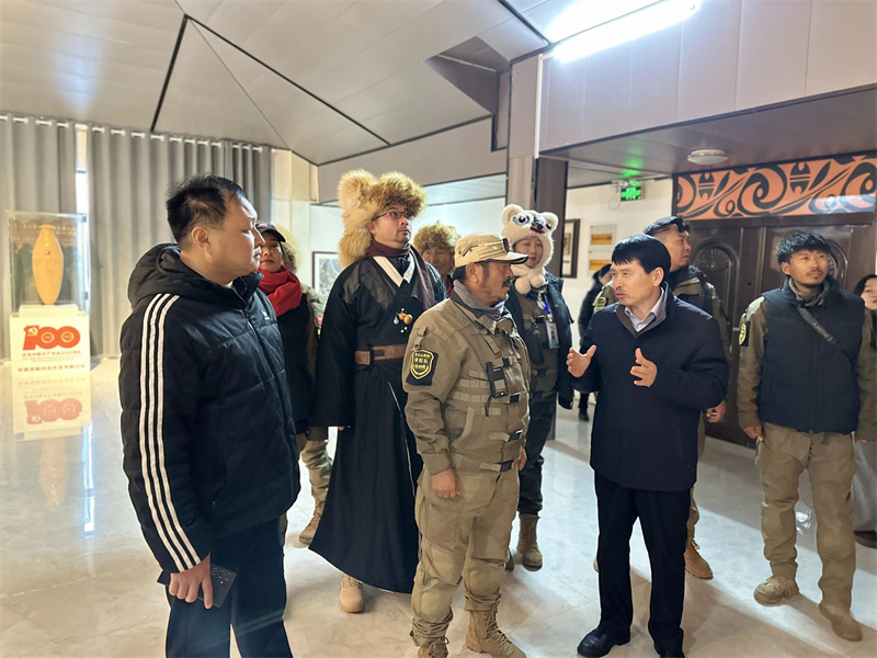 駝鈴遇陶韻：新疆東天山駱駝隊走進1921彩陶藝術館